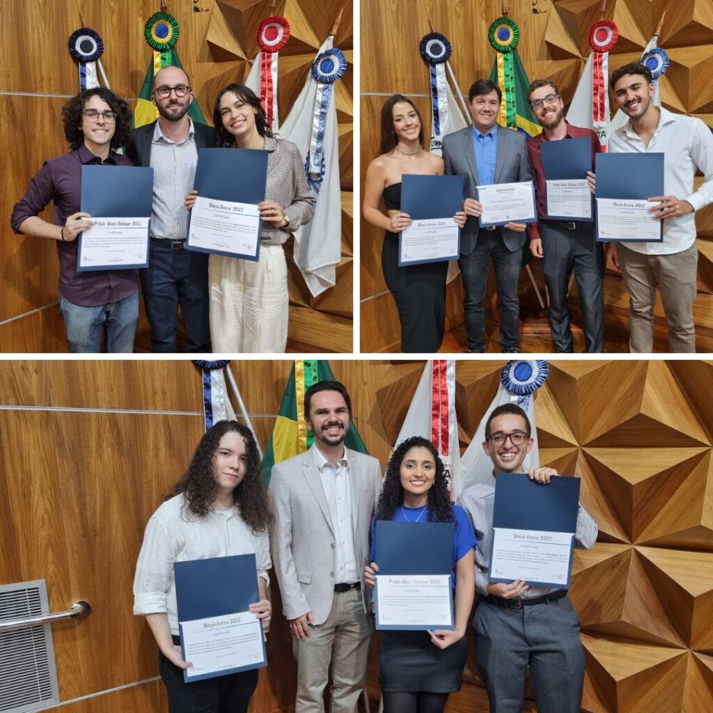 Formandos são premiados durante a cerimônia de Colação de Grau