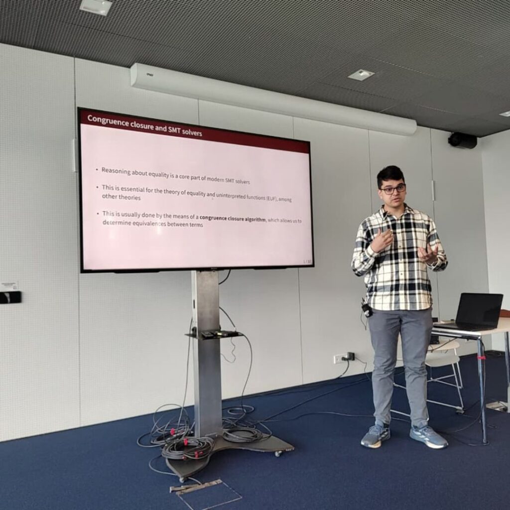 Mestrando do PPGCC/UFMG apresenta pesquisa em conferência internacional sobre verificação formal