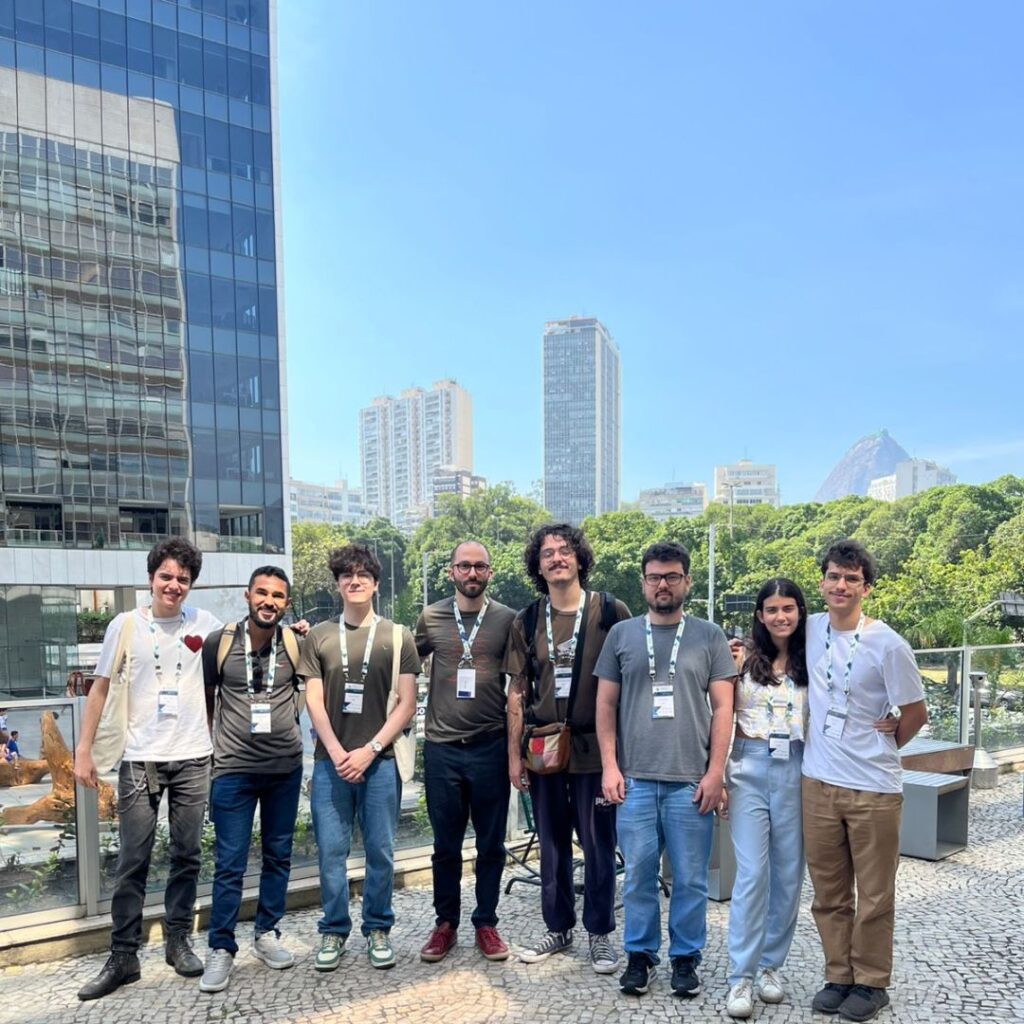 Grupo de pesquisa em computação quântica, otimização e grafos do DCC/UFMG marca presença no CNMAC 2025