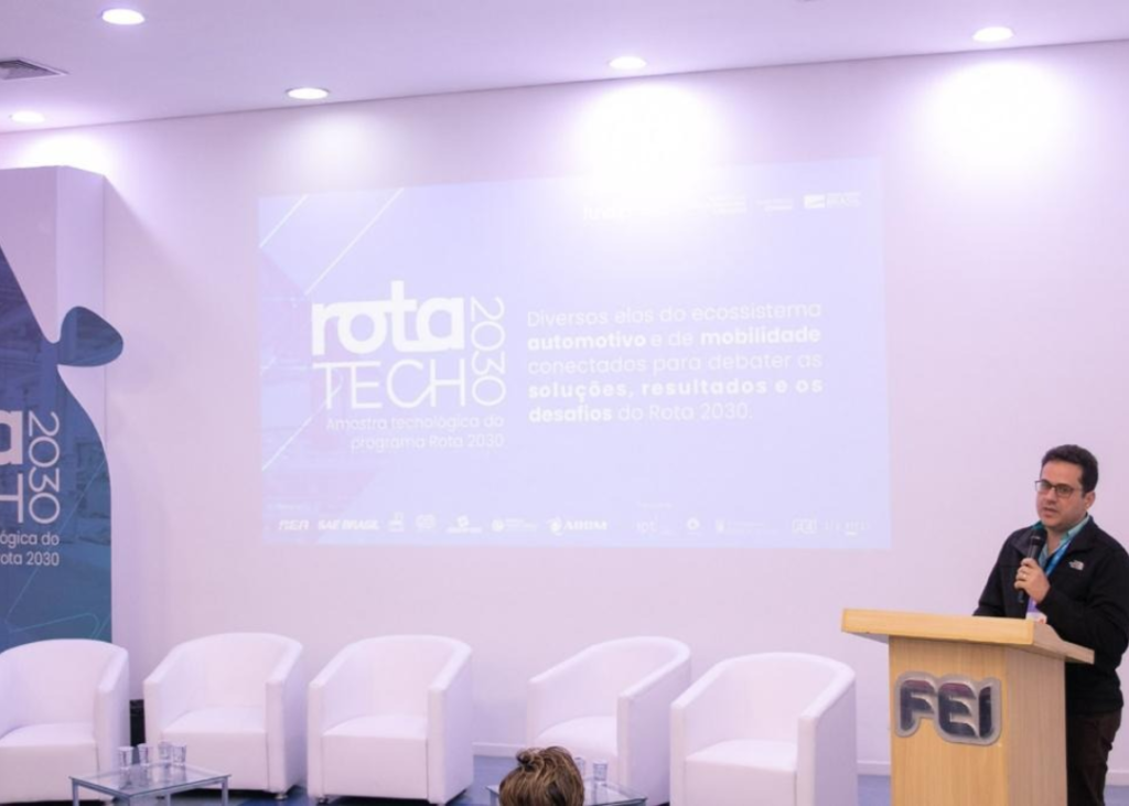 Professor do DCC participa do Rota Tech 2030 e anuncia lançamento do edital de PD&I da Linha de Conectividade Veicular