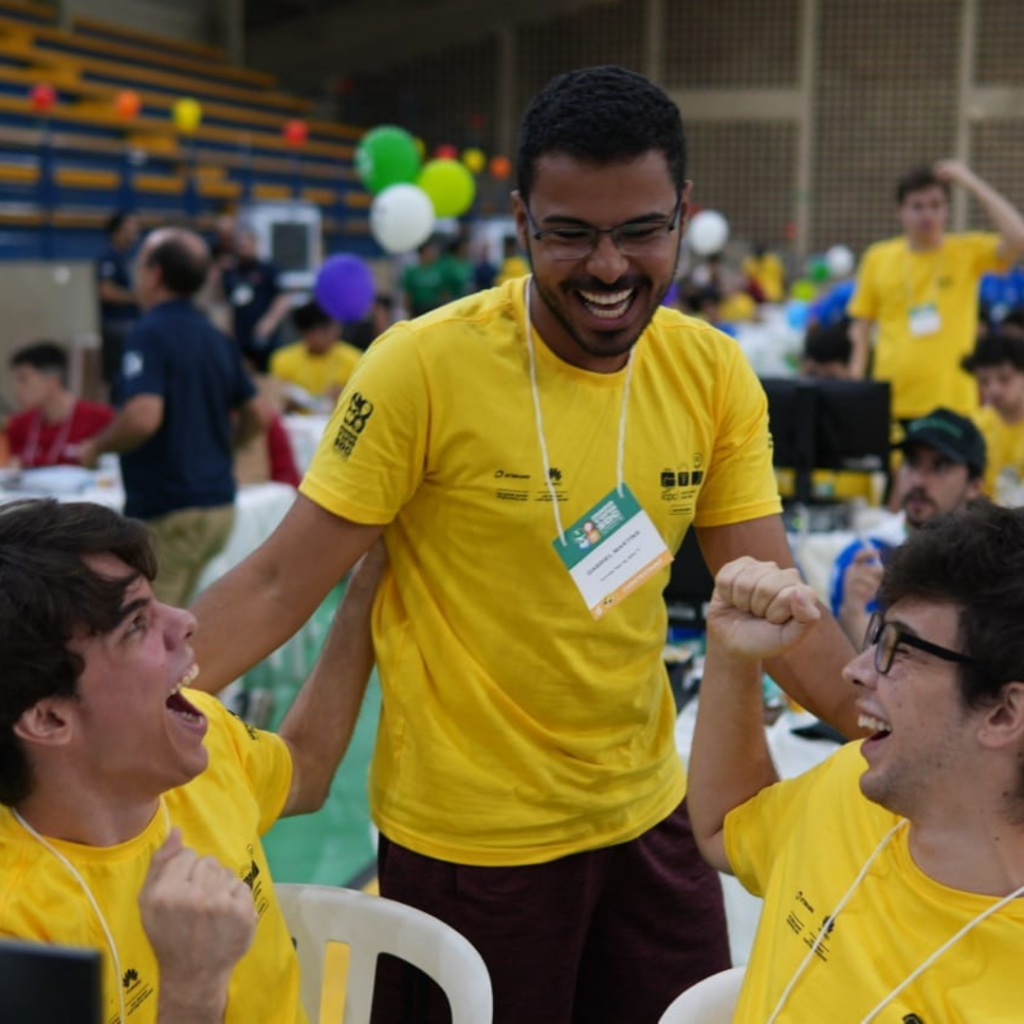 Alunos do DCC são destaque na final brasileira e da América Latina da Maratona de Programação 2024