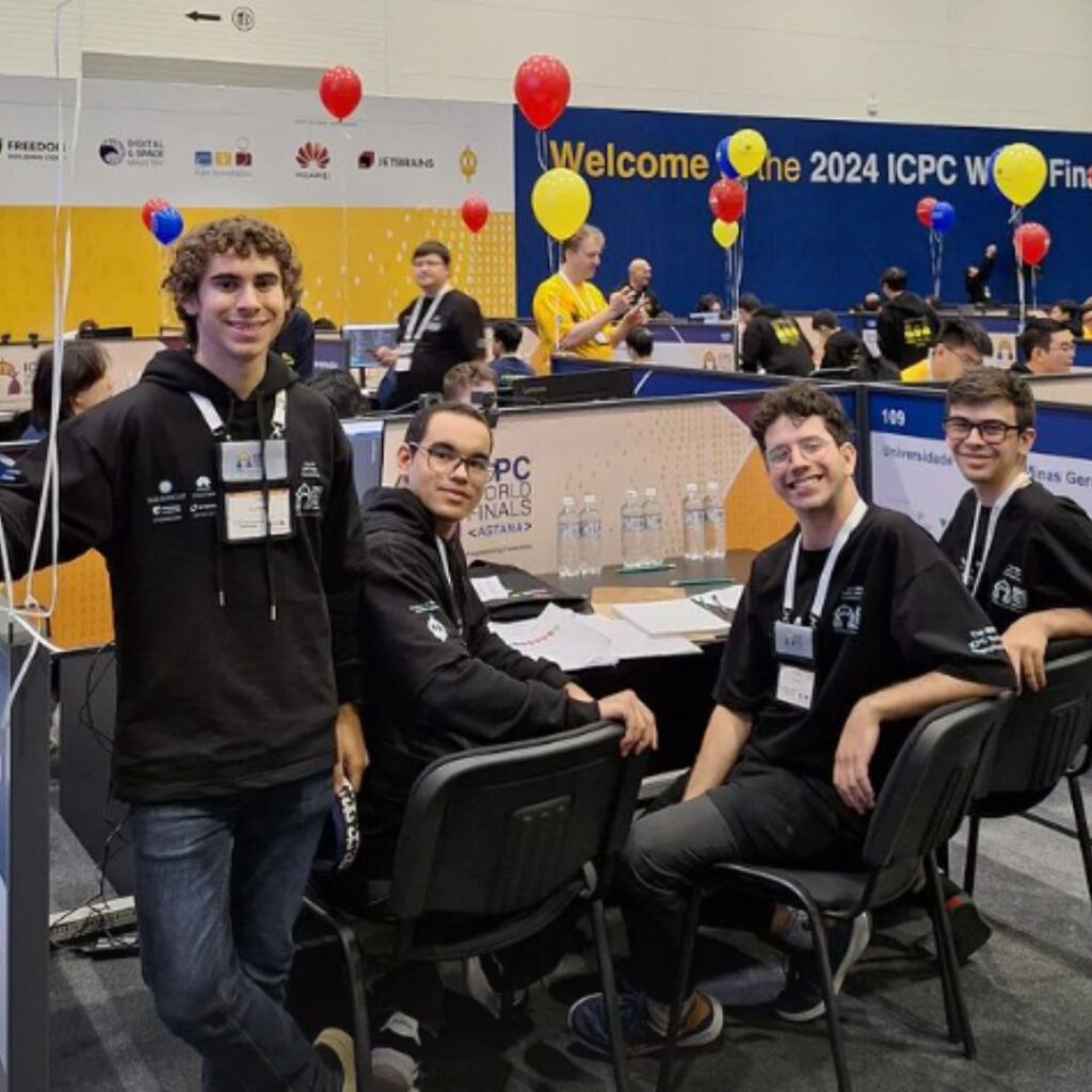 Estudantes do DCC recebem “honors” na final mundial do ICPC