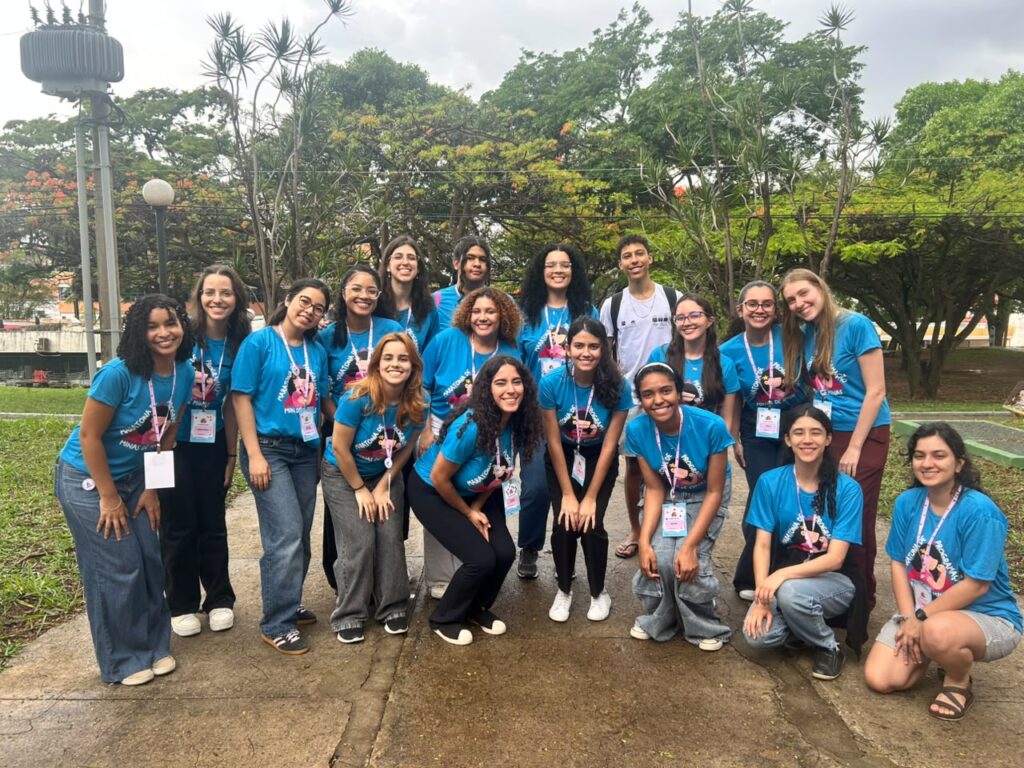 Alunas do DCC conquistam primeiro lugar na Maratona Feminina de Programação
